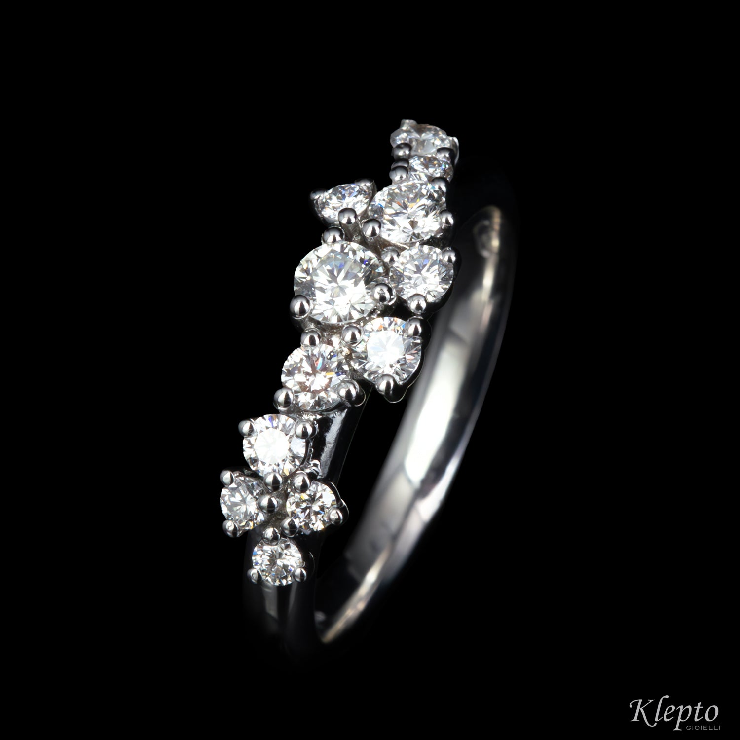 Classic ring by Klepto in gold with Diamonds