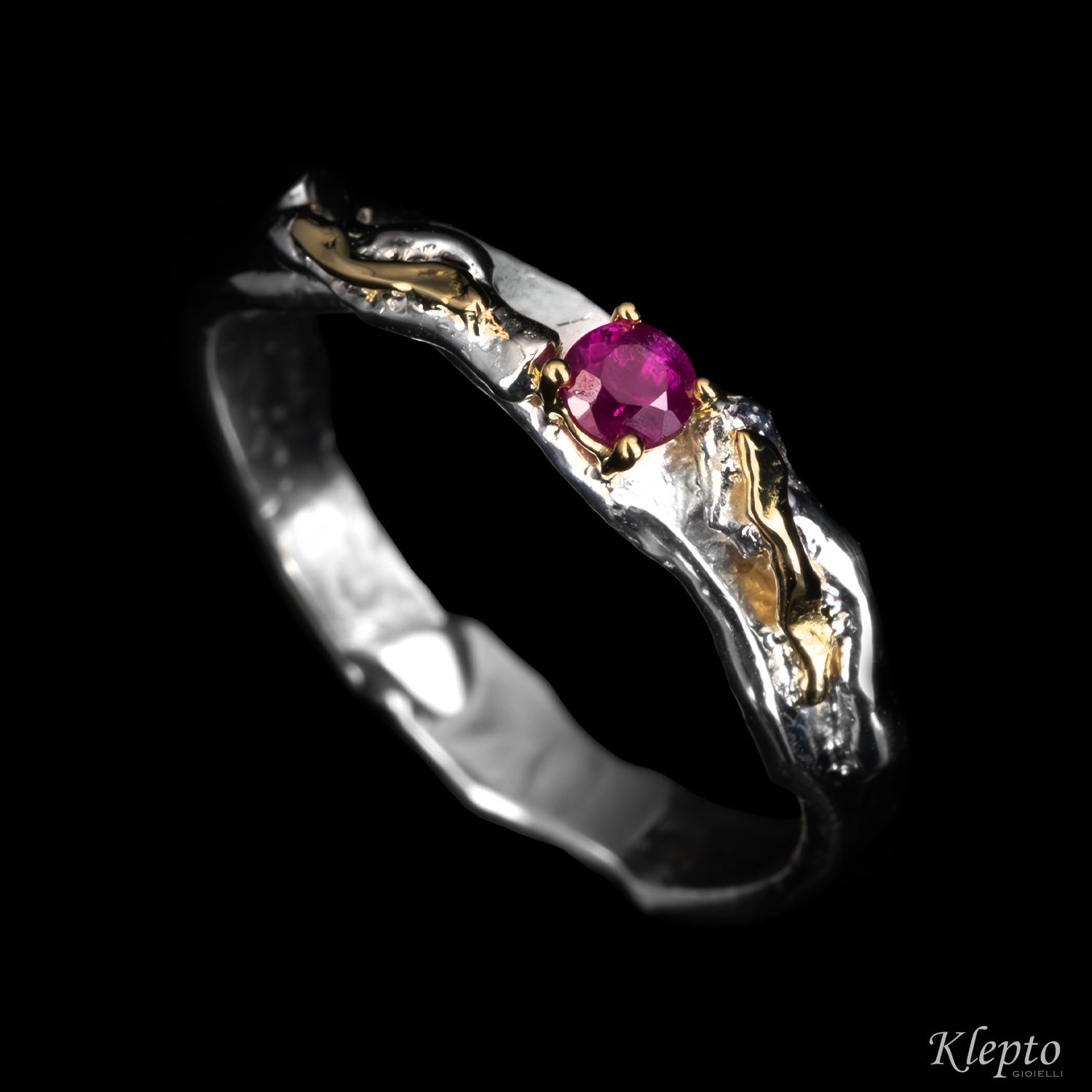 Silver Ring Silnova® with yellow gold details and gemstones