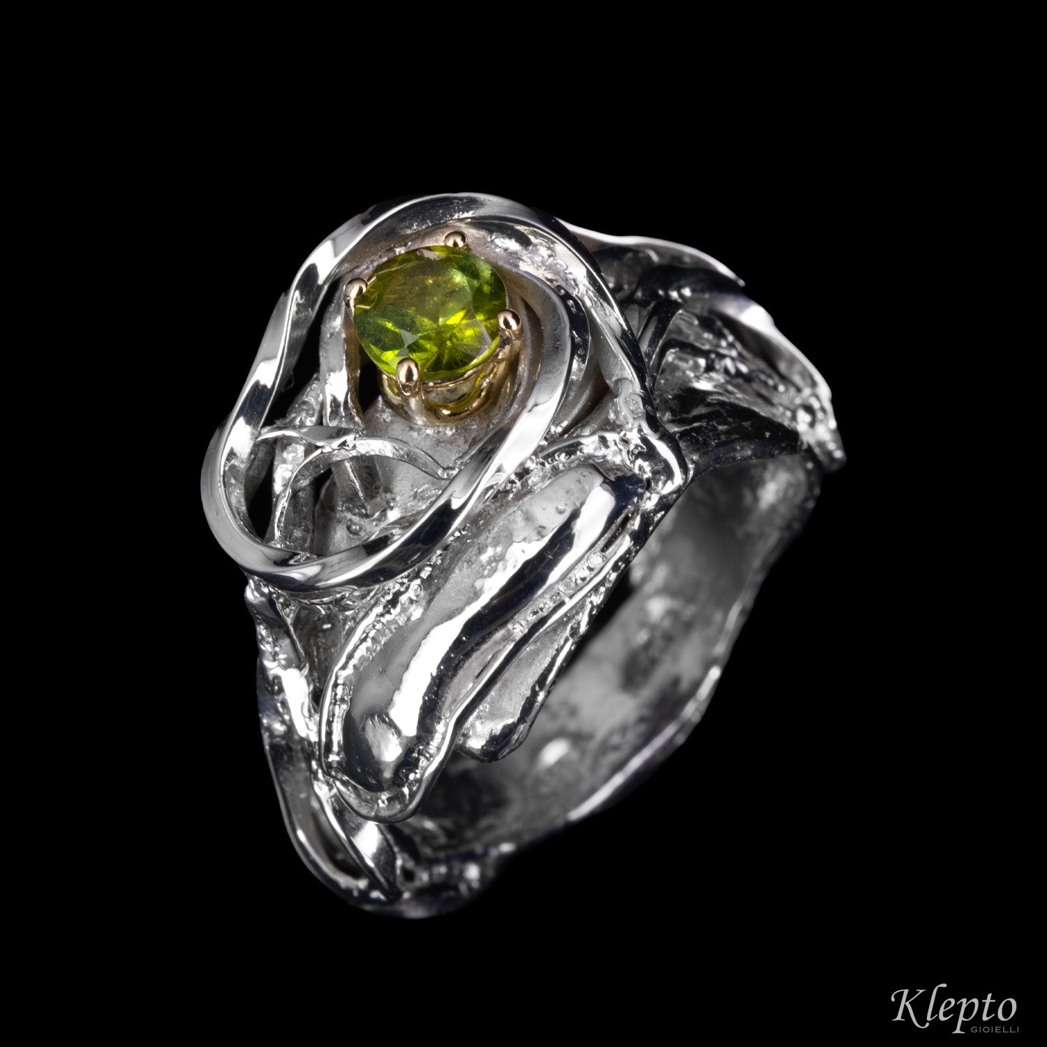 Silver ring Silnova® with green tourmaline and yellow gold details