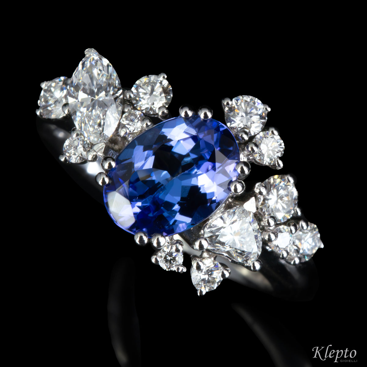Anello classico by Klepto in oro bianco con Tanzanite e Diamanti