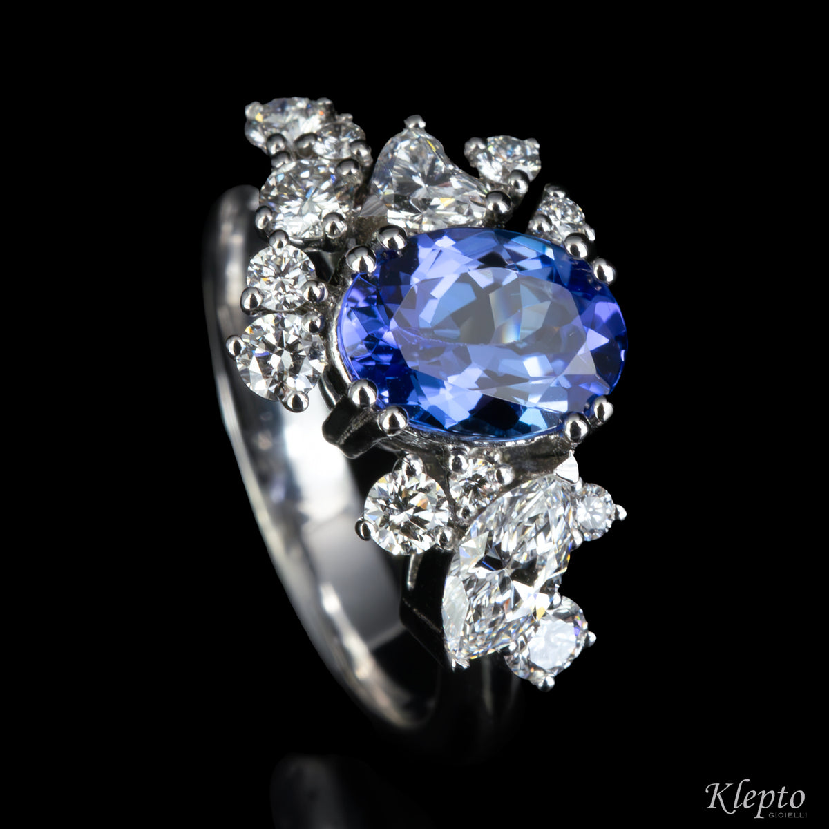 Anello classico by Klepto in oro bianco con Tanzanite e Diamanti