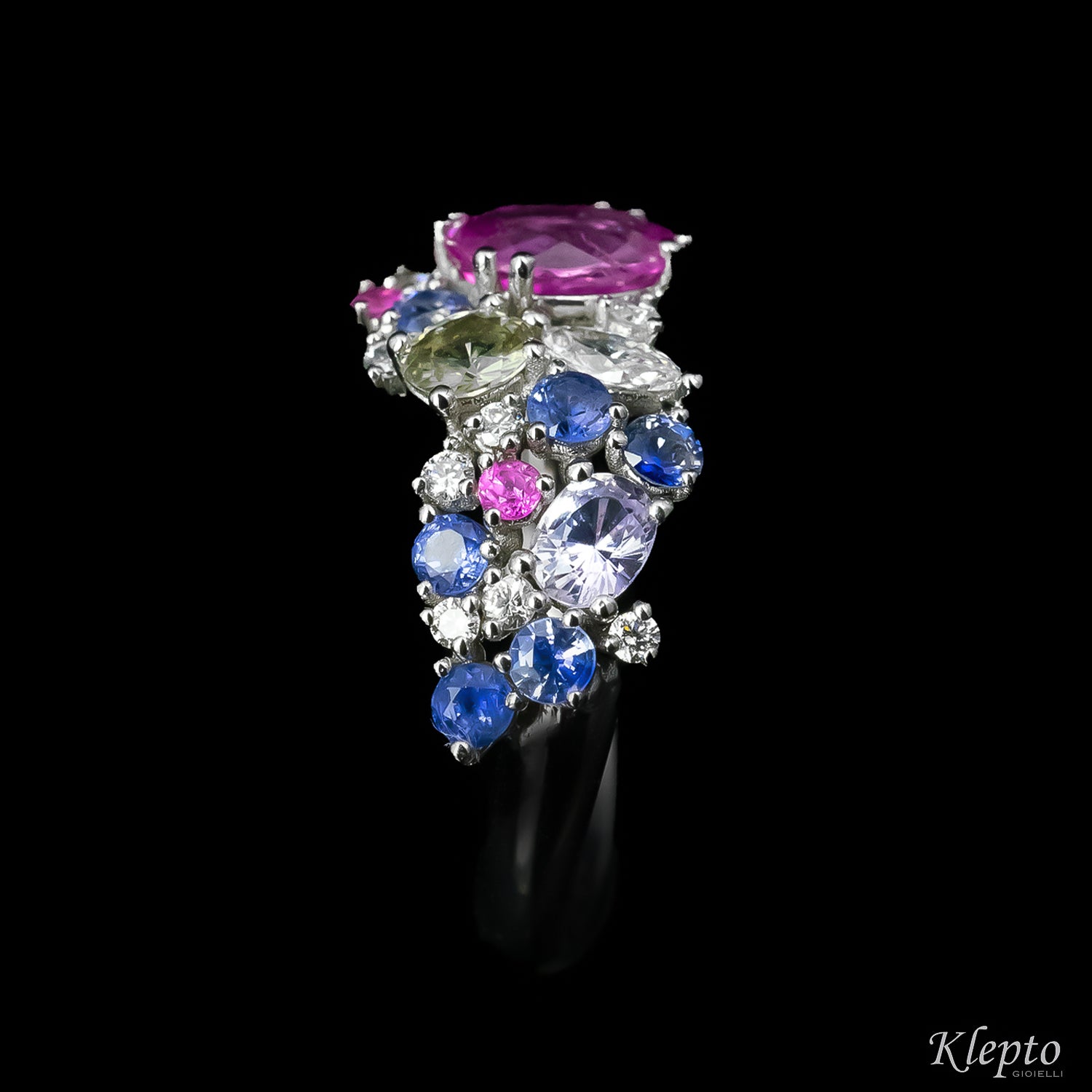 Classic ring in white gold with Sapphires and Diamonds