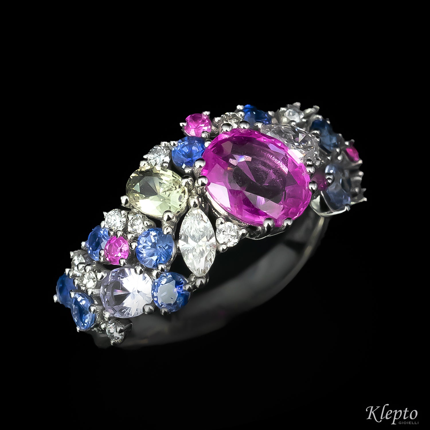 Classic ring in white gold with Sapphires and Diamonds