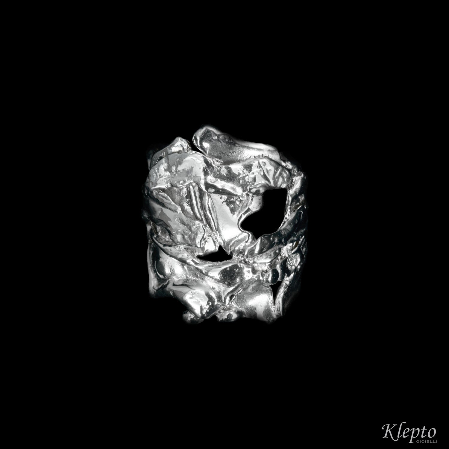 Ring in flame-fused Silnova® Silver