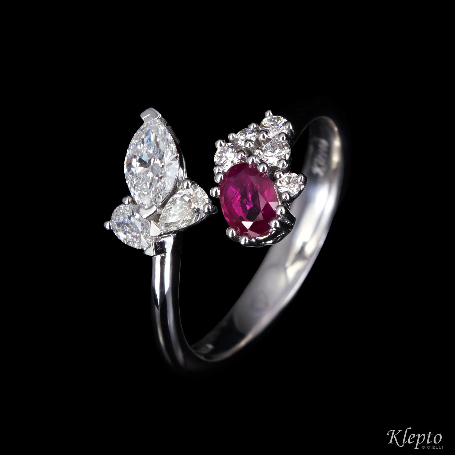 Classic ring by Klepto contrarié in white gold with Ruby and Diamonds