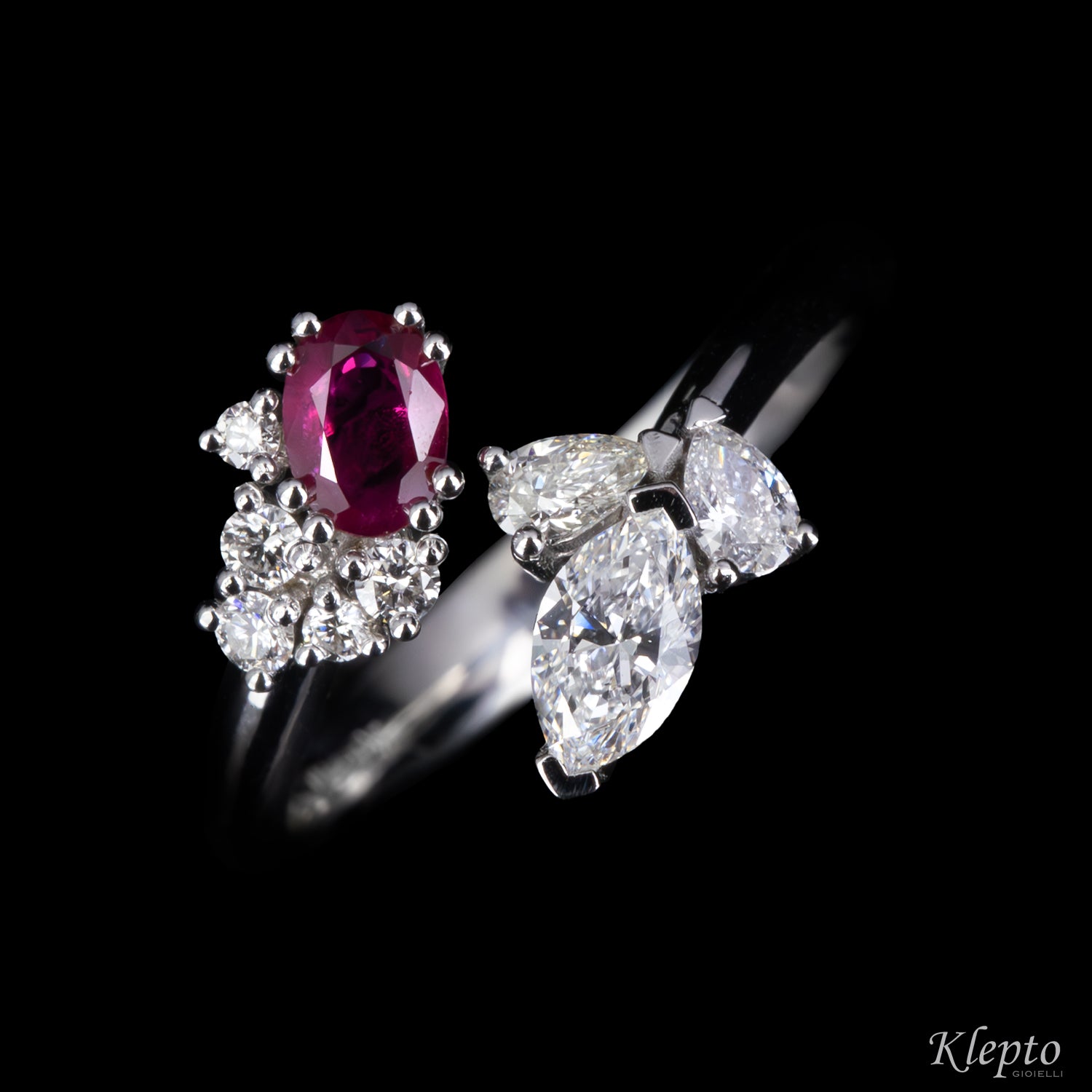 Classic ring by Klepto contrarié in white gold with Ruby and Diamonds
