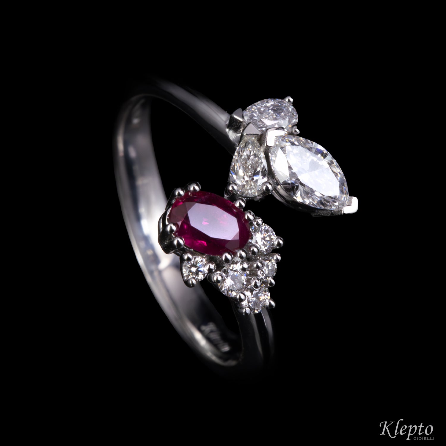 Classic ring by Klepto contrarié in white gold with Ruby and Diamonds