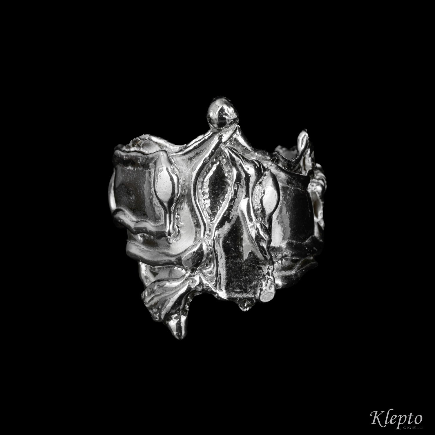 Ring in flame-fused Silnova® Silver