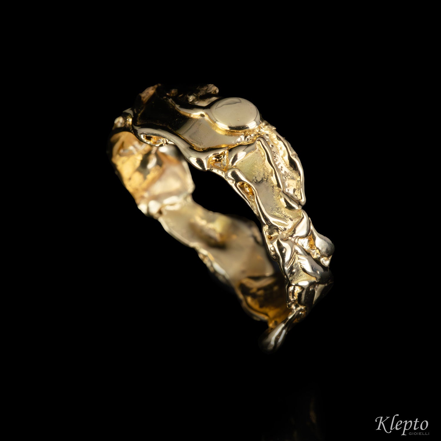 Flame-fused yellow gold ring
