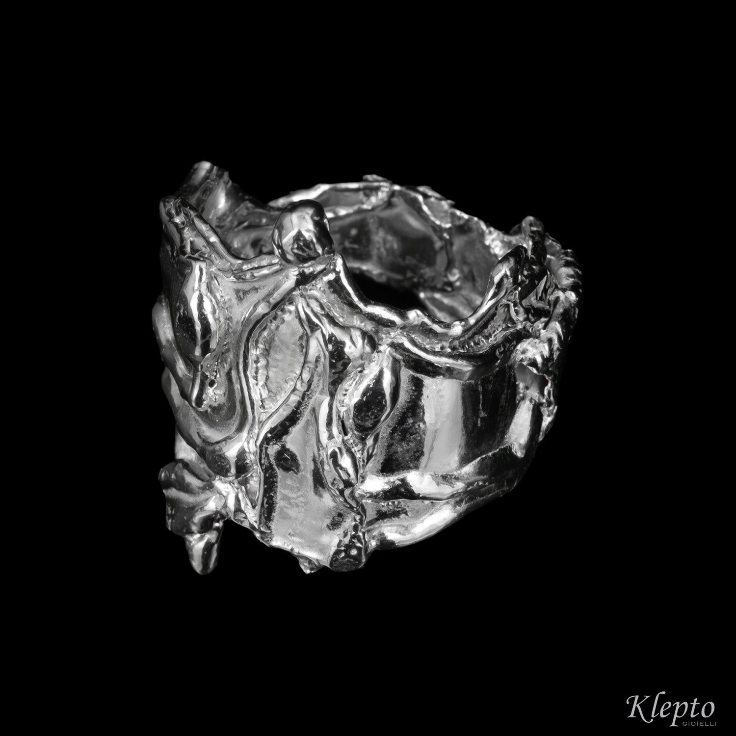 Ring in flame-fused Silnova® Silver
