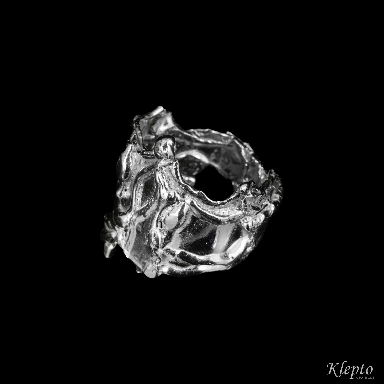 Ring in flame-fused Silnova® Silver