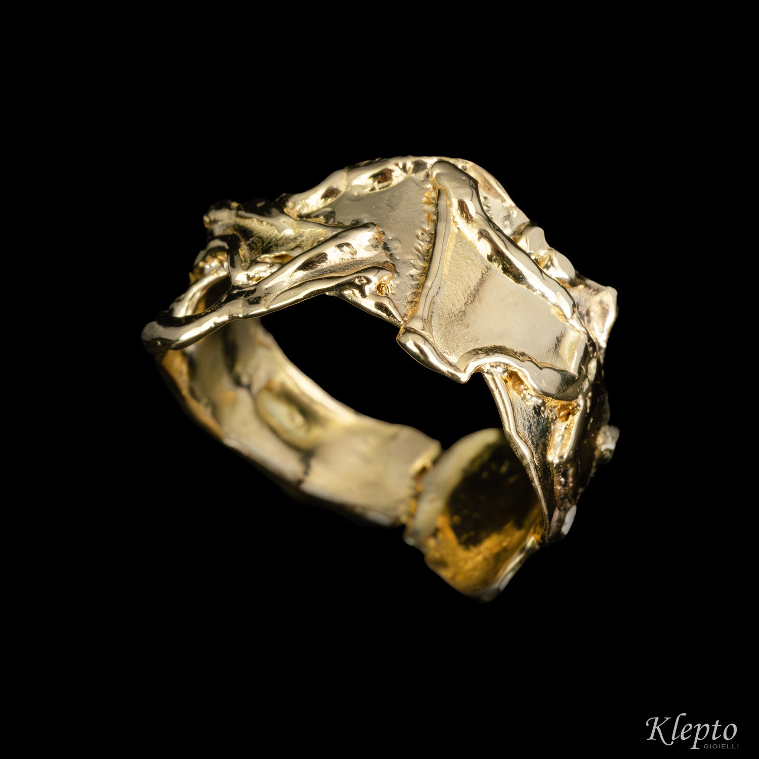 Flame-fused yellow gold ring