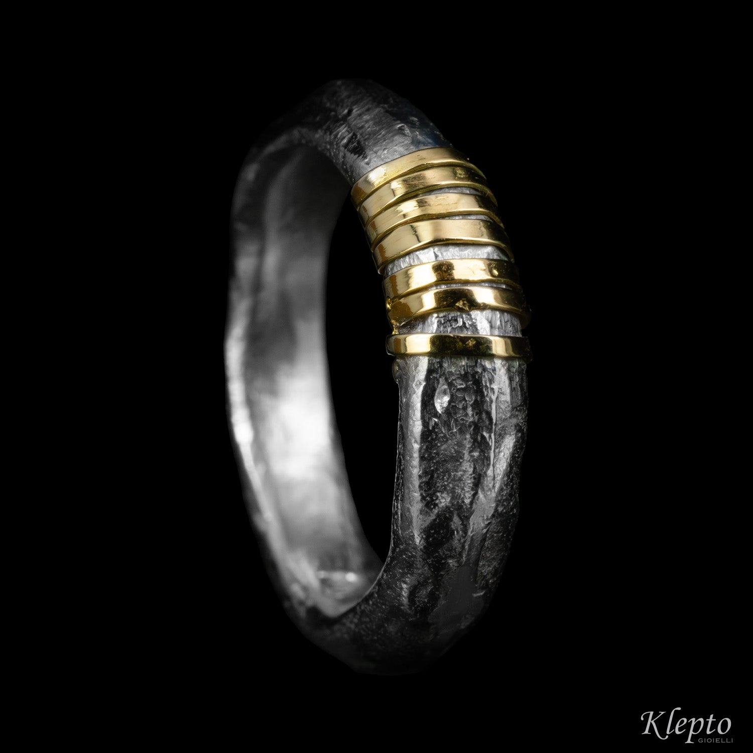 Ring in burnished Silnova® silver and yellow gold