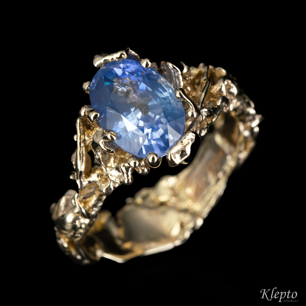 Natural white gold ring with blue sapphire
