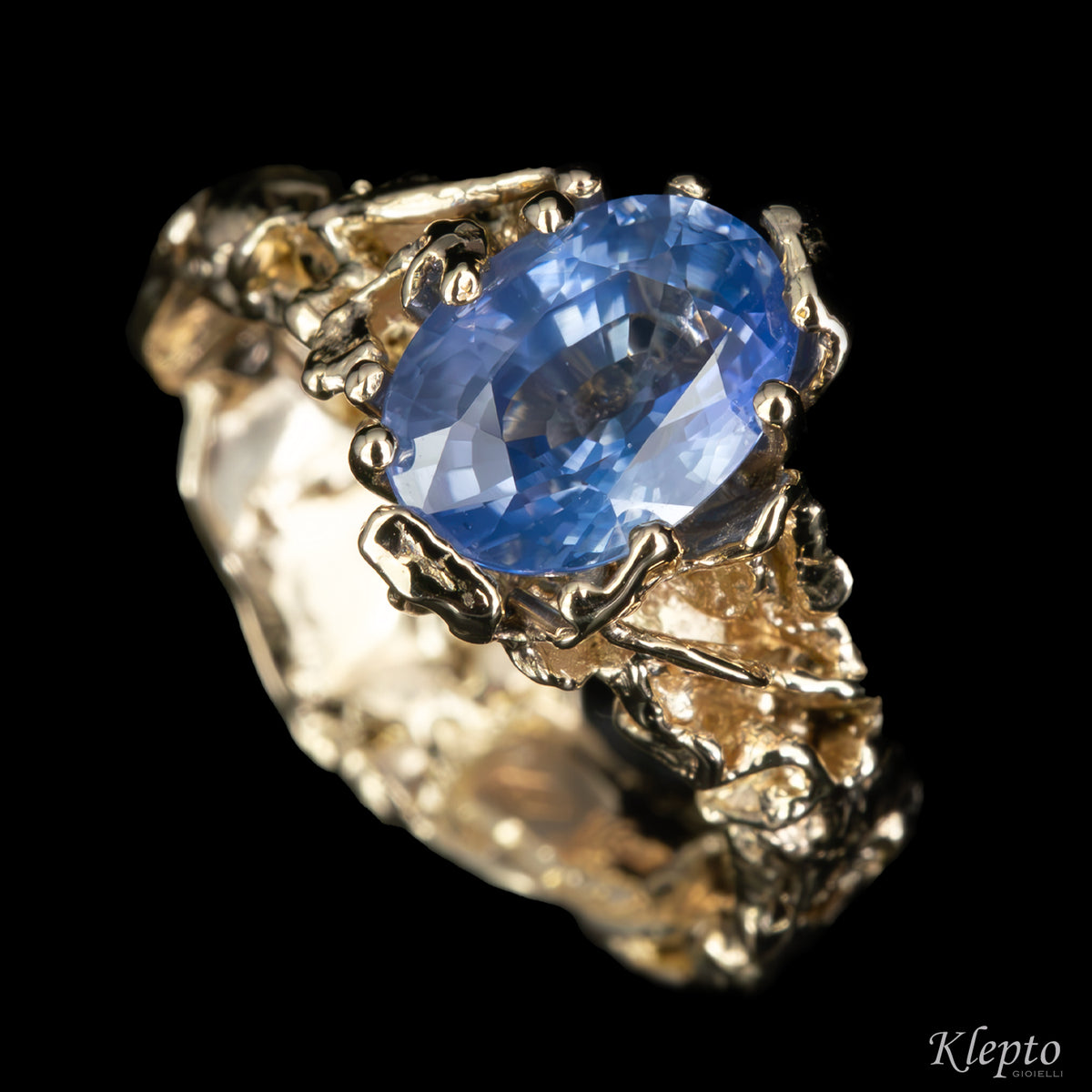 Natural white gold ring with blue sapphire