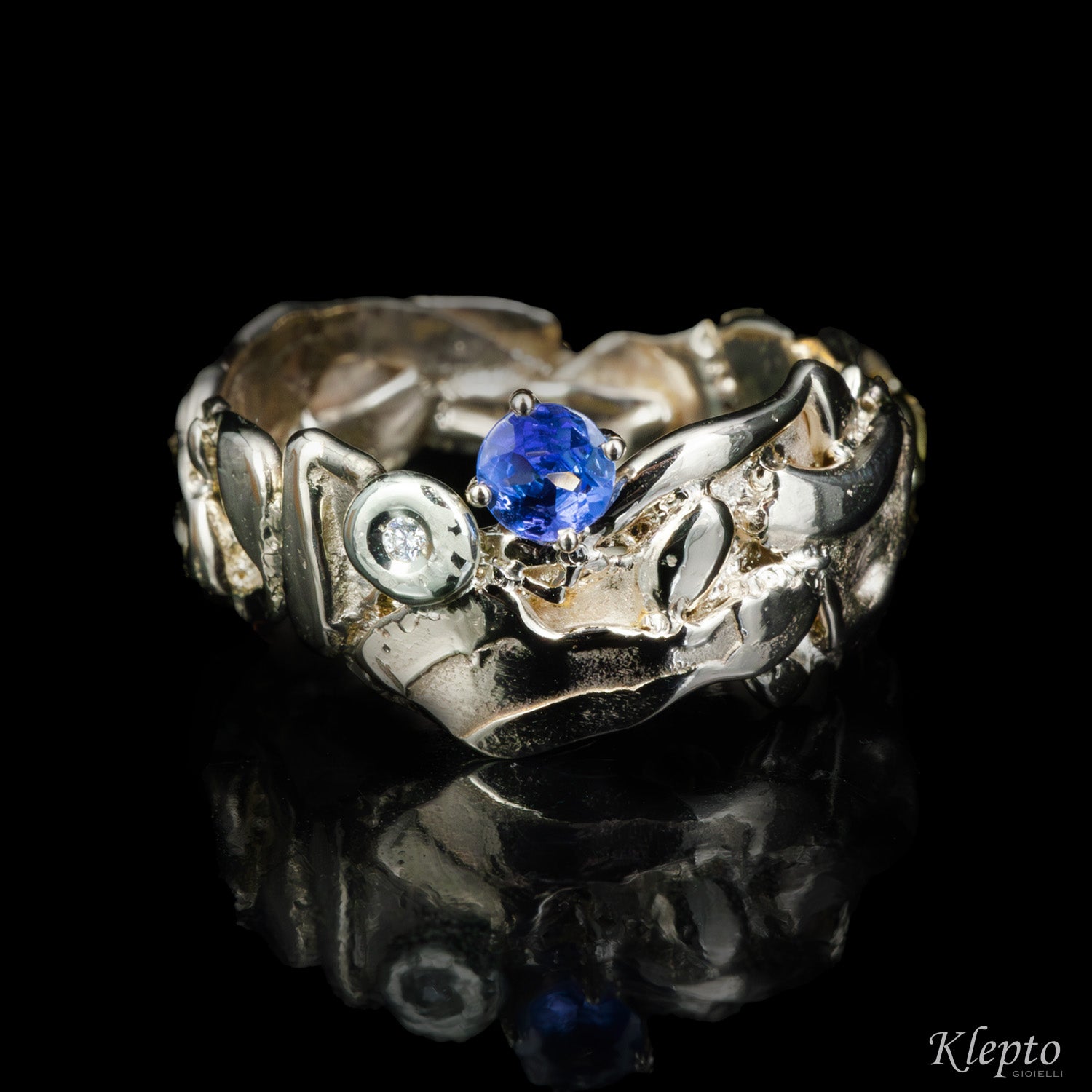 Flame-fused natural white gold ring with Tanzanite and Diamond