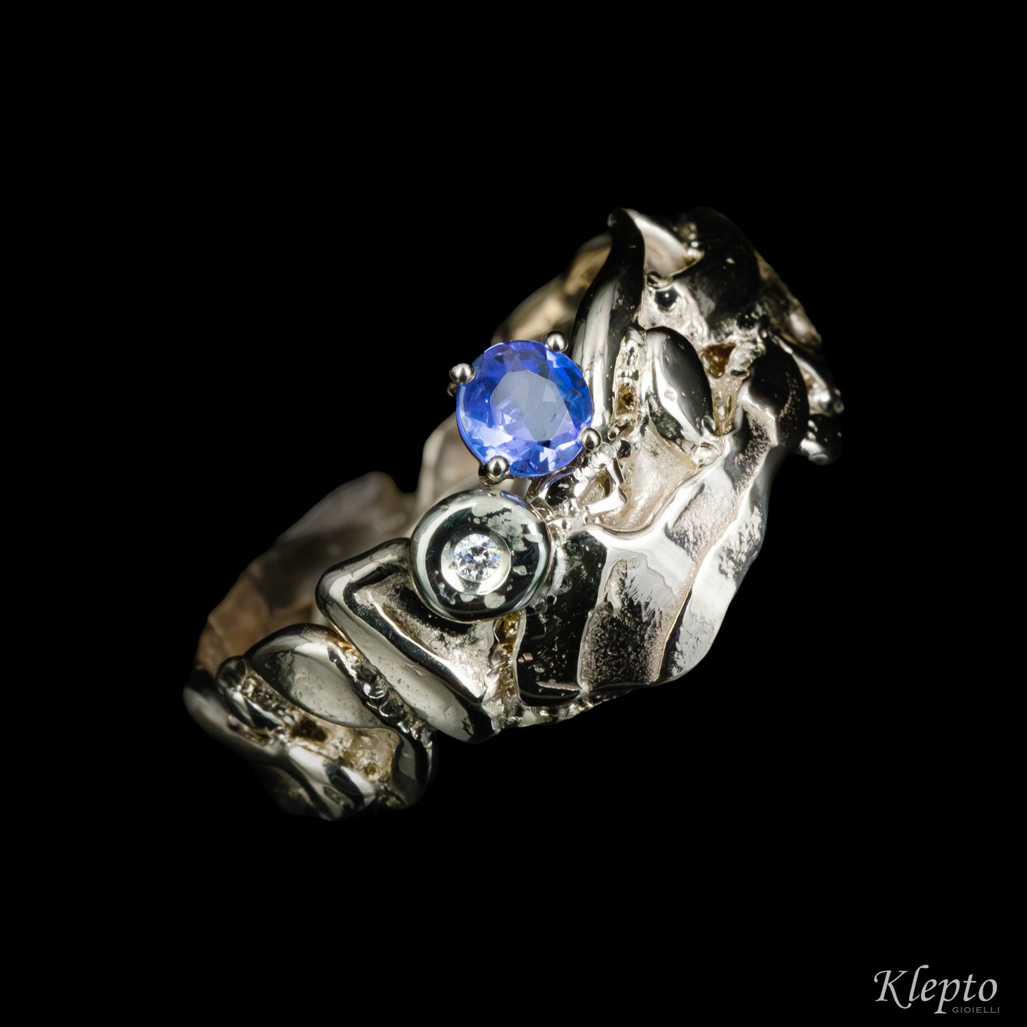 Flame-fused natural white gold ring with Tanzanite and Diamond
