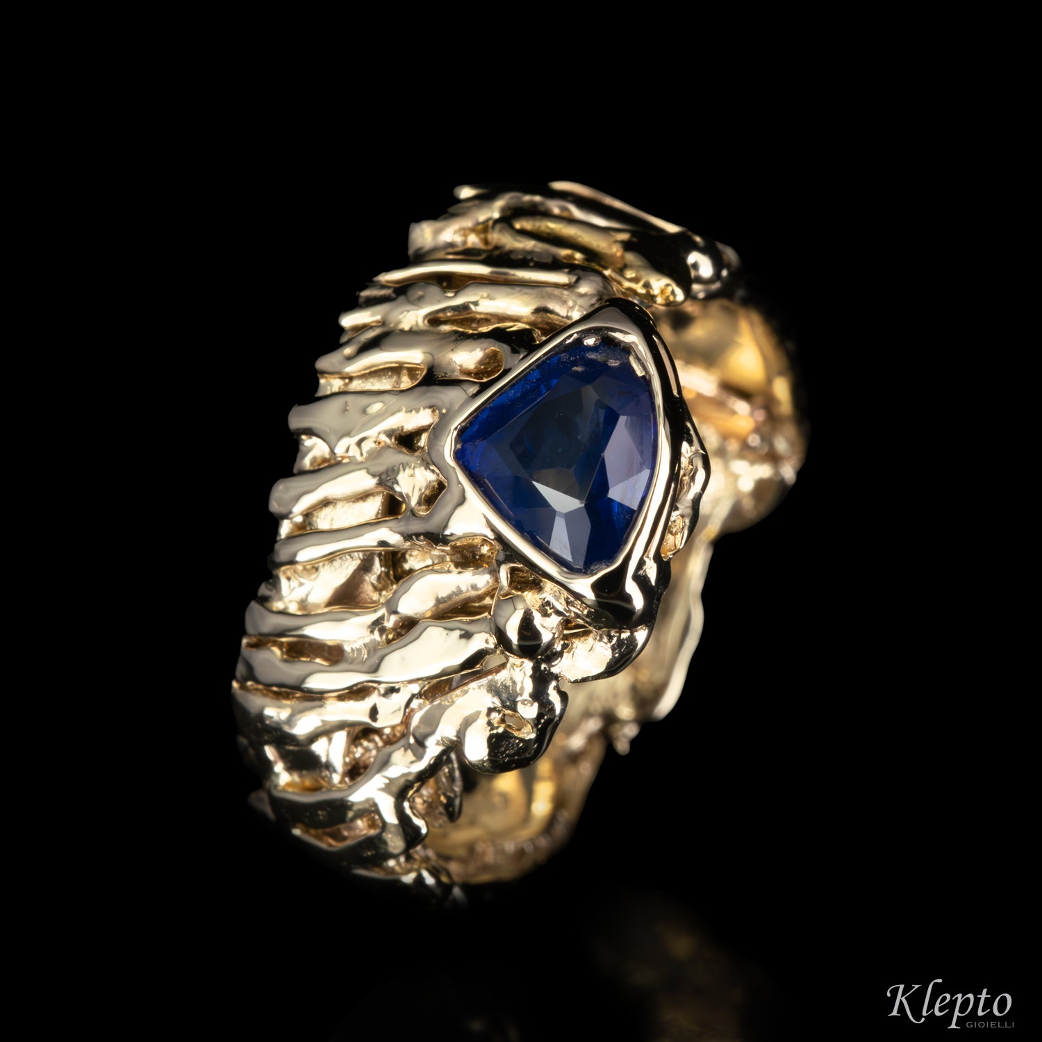 Natural white gold ring with blue sapphire