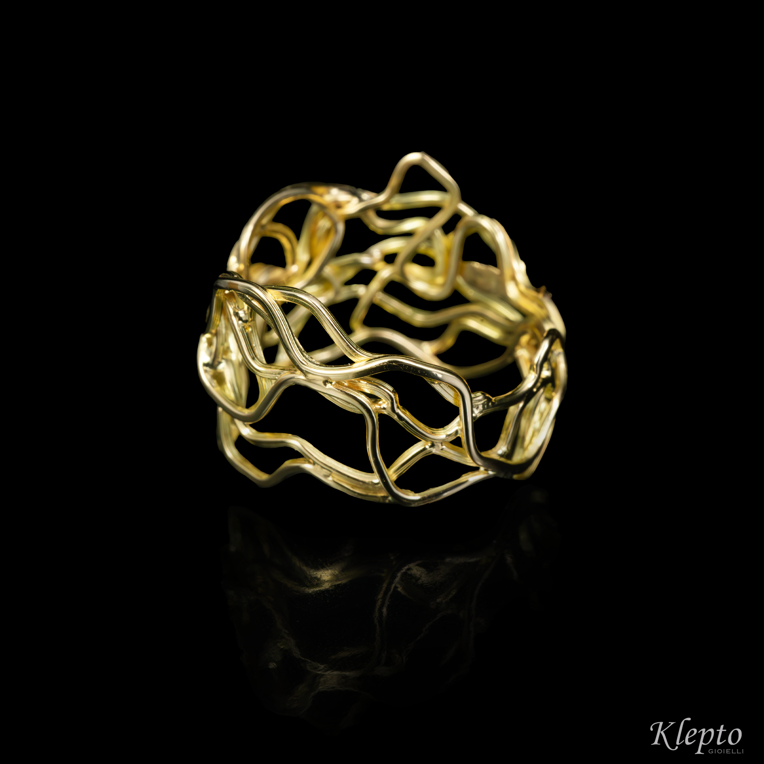 Twisted wire yellow gold ring