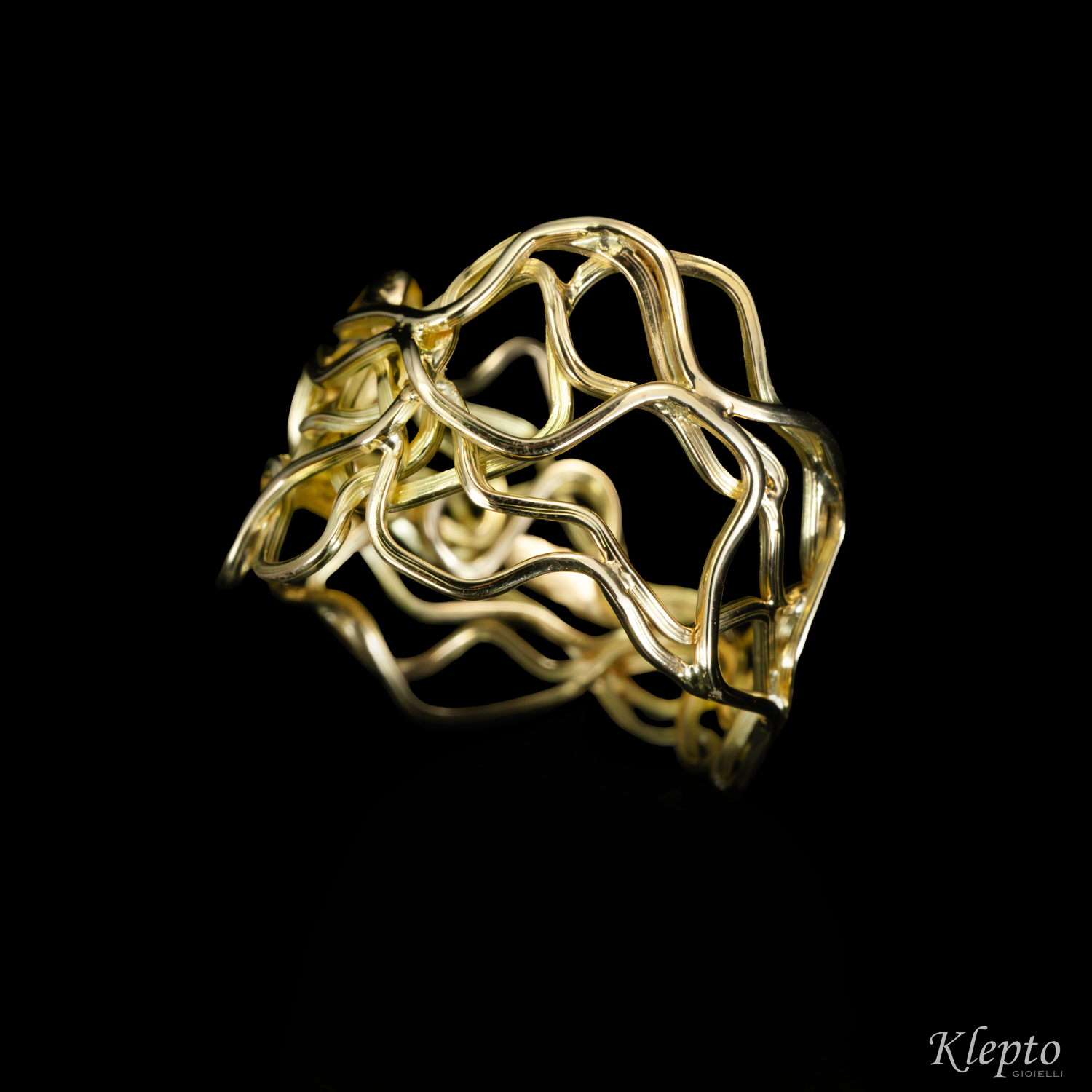 Twisted wire yellow gold ring