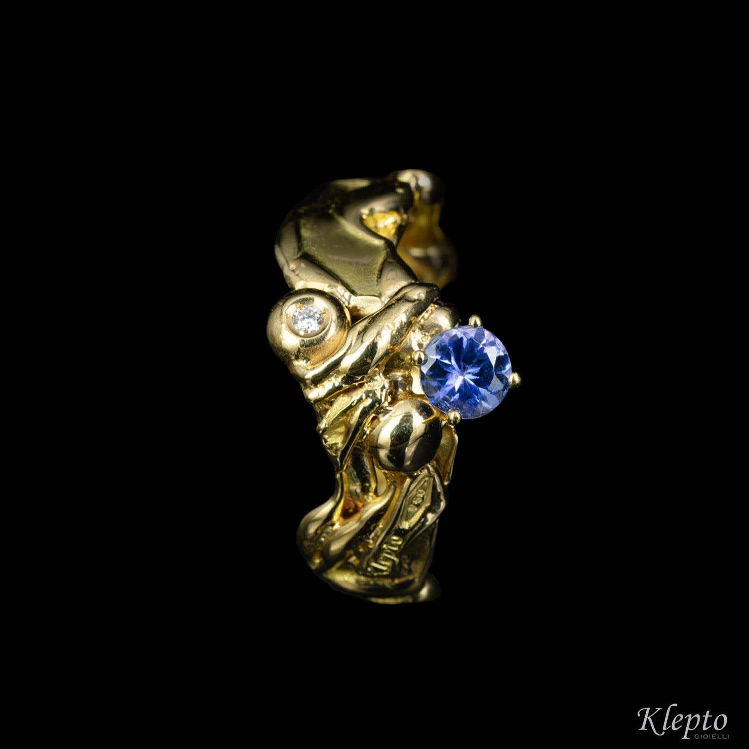 Ring in flame-fused yellow gold with Tanzanite and Diamond