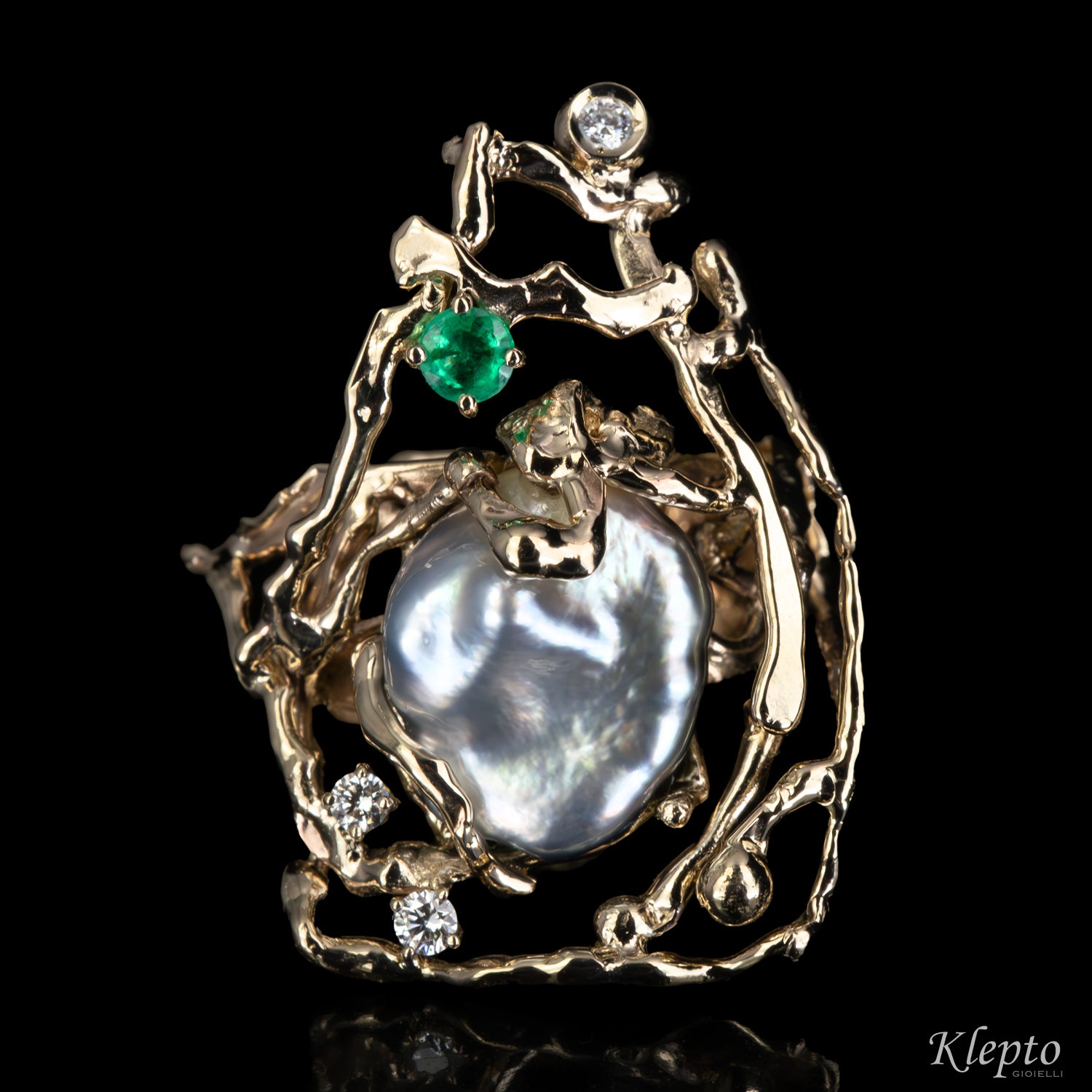 Natural white gold ring with keshi pearl, emerald and diamonds