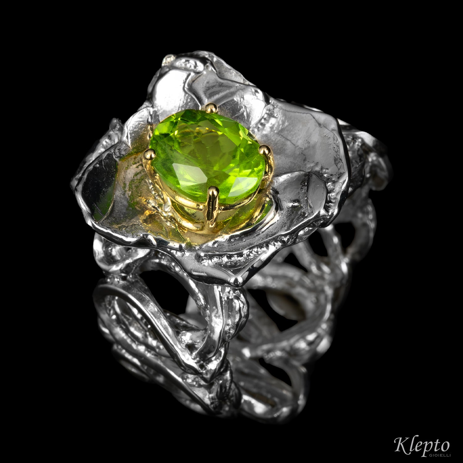 Silnova® Silver Ring with Peridot and Yellow Gold Details