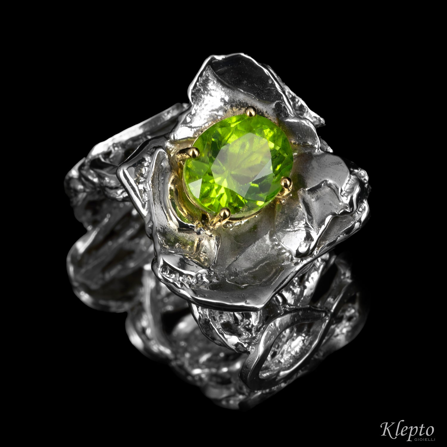Silnova® Silver Ring with Peridot and Yellow Gold Details