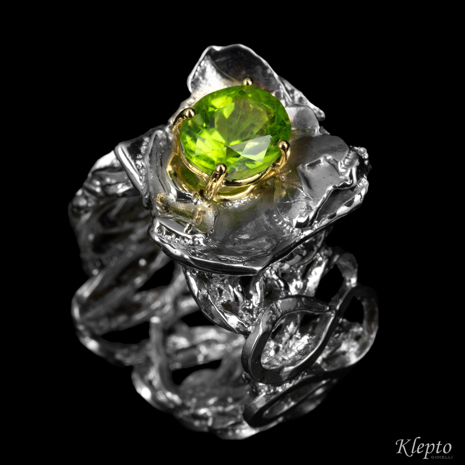 Silnova® Silver Ring with Peridot and Yellow Gold Details