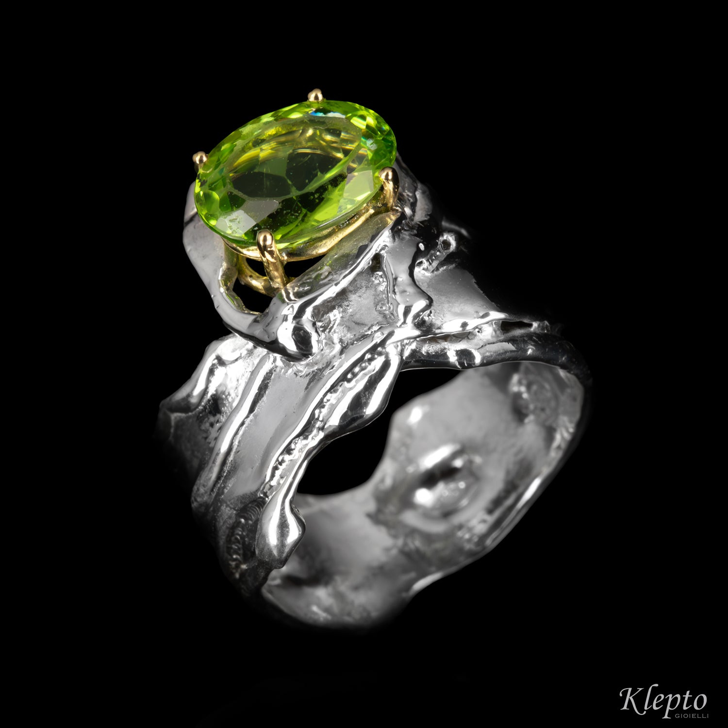 Silver Ring Silnova® with Peridot and yellow gold details
