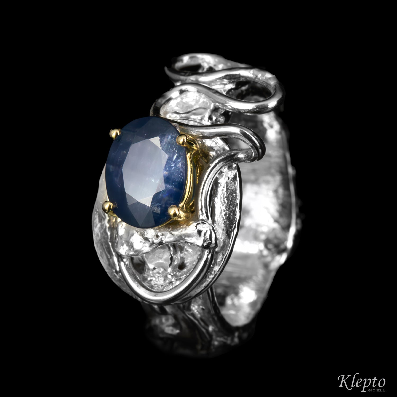 Silver ring Silnova with blue sapphire and yellow gold details