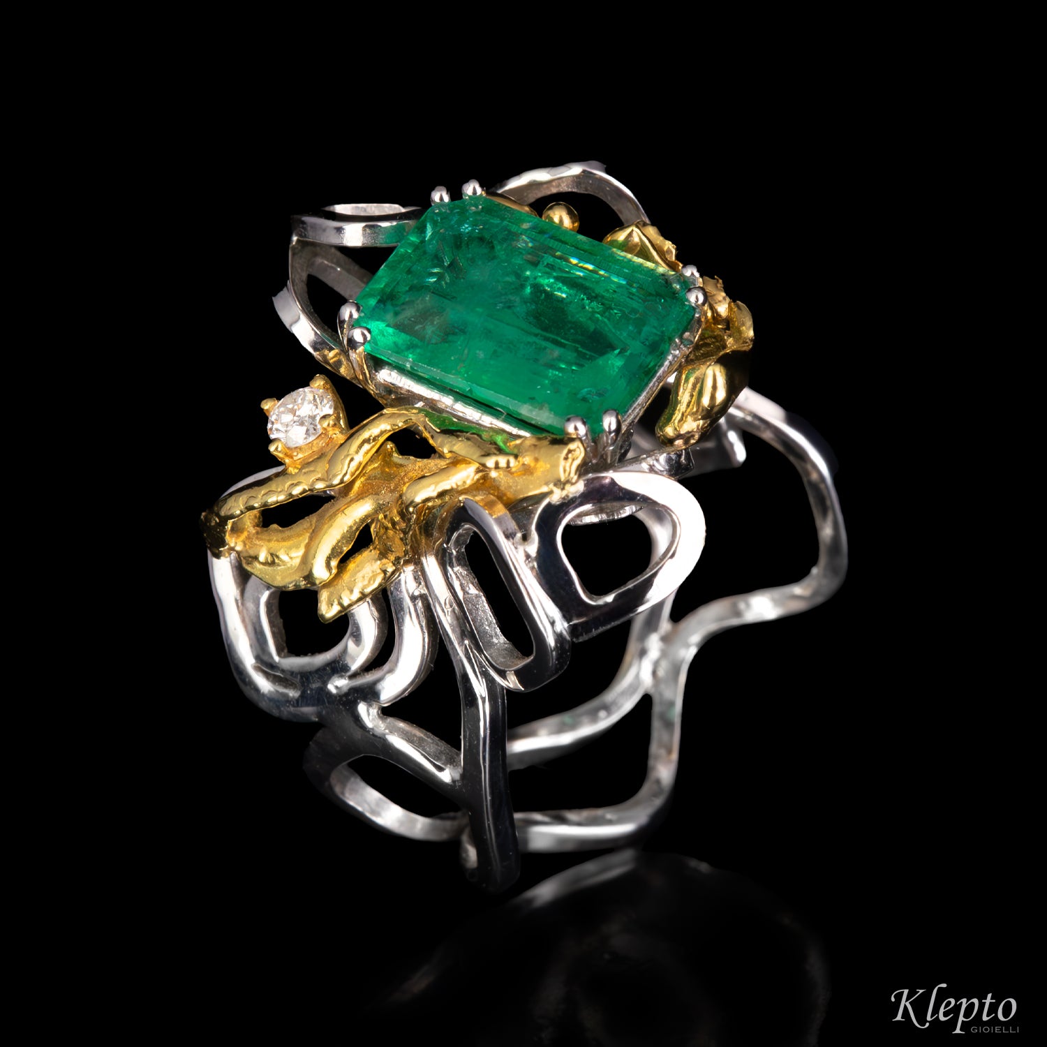 White gold ring with Emerald, Diamond, and yellow gold details