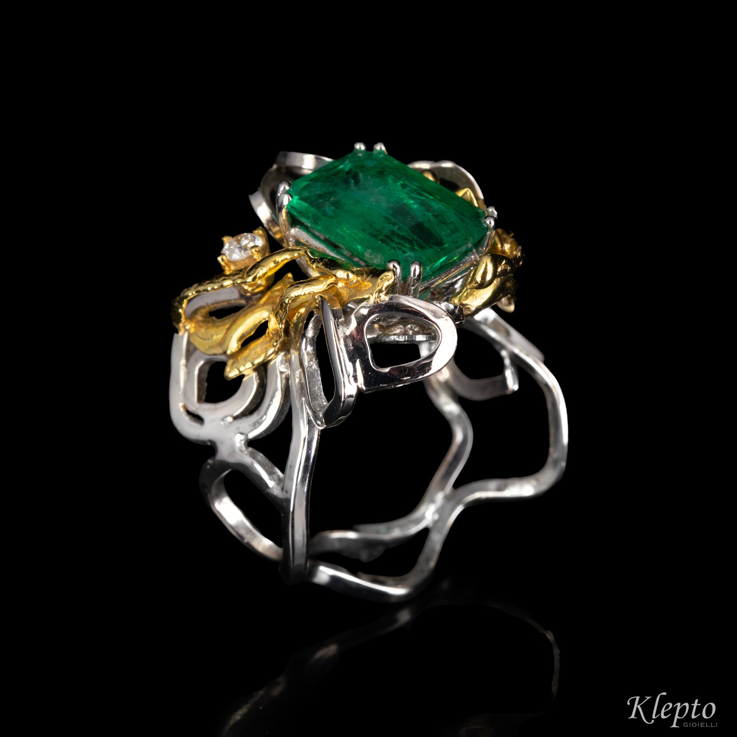White gold ring with Emerald, Diamond, and yellow gold details