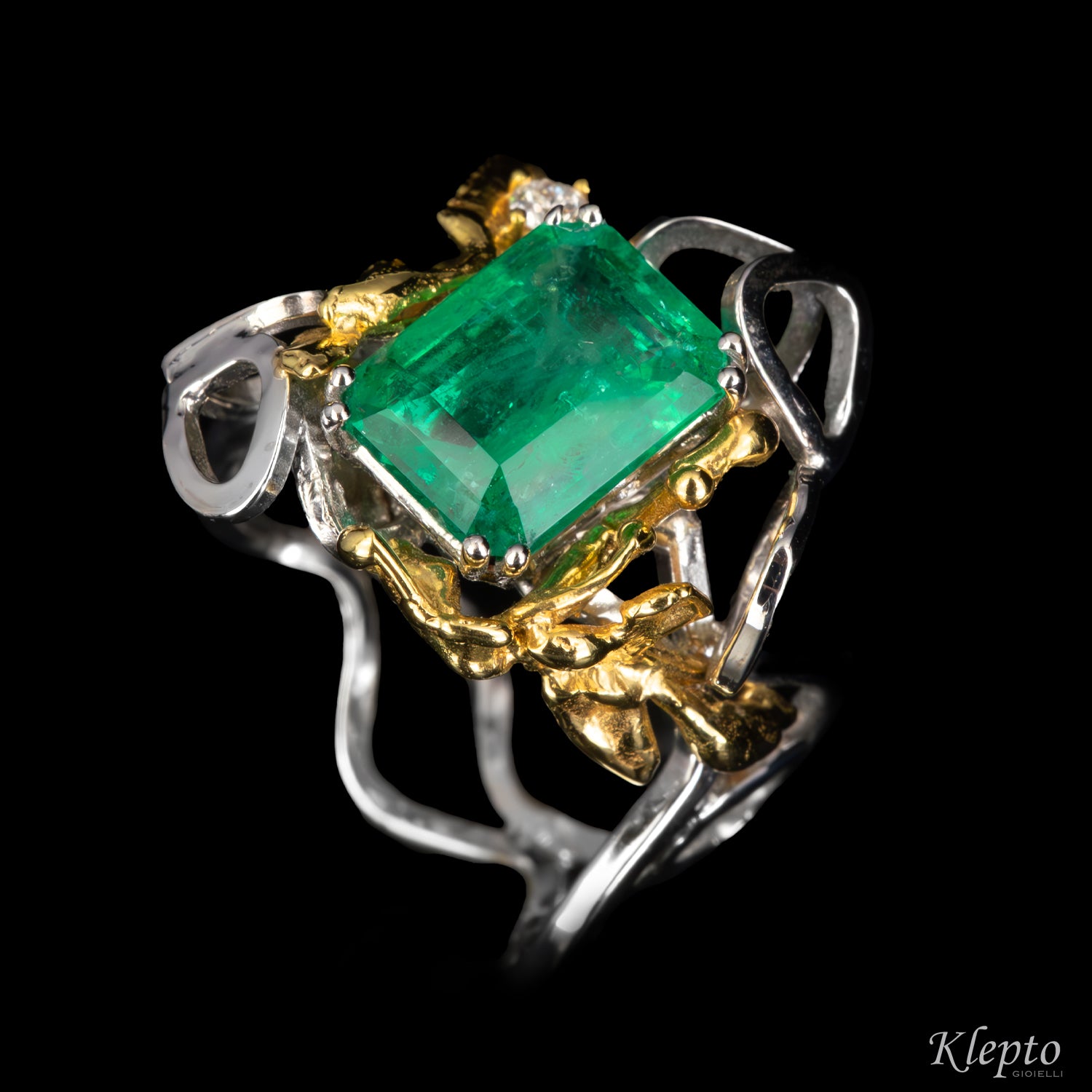 White gold ring with Emerald, Diamond, and yellow gold details