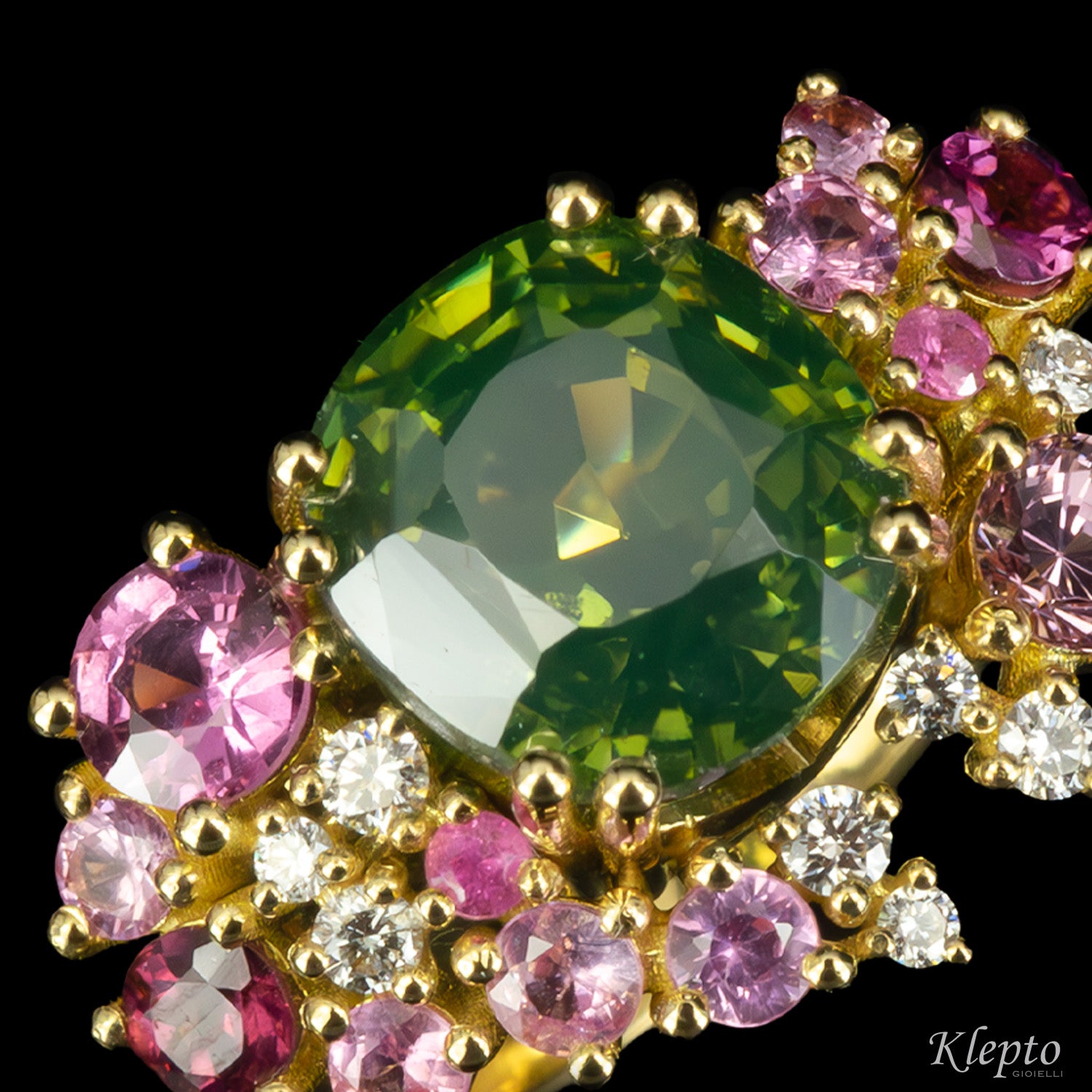 Classic ring by Klepto in yellow gold with natural green Zircon, pink Sapphires, Rhodolites and Diamonds