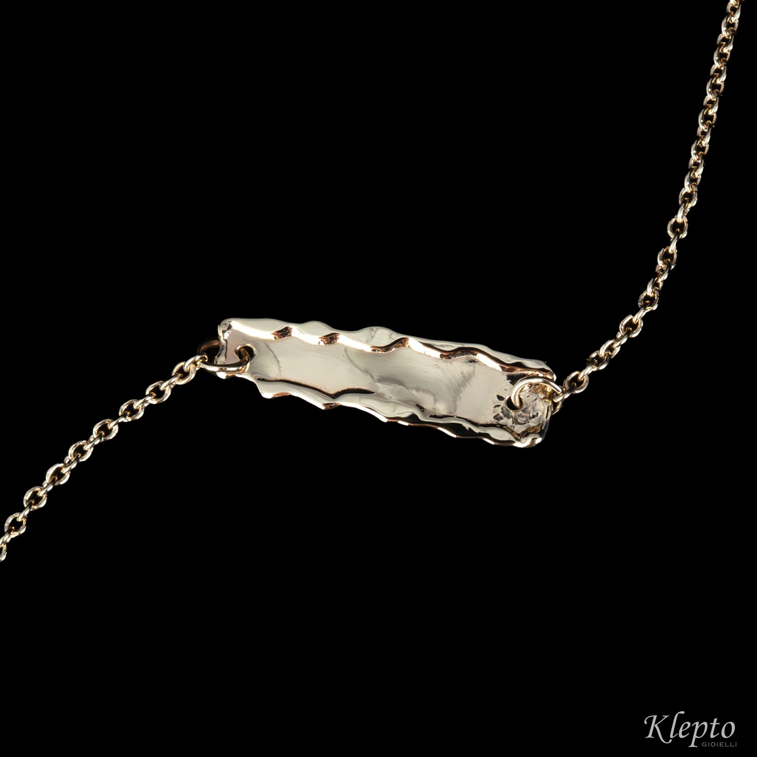 Gold bracelet with customizable cast plate