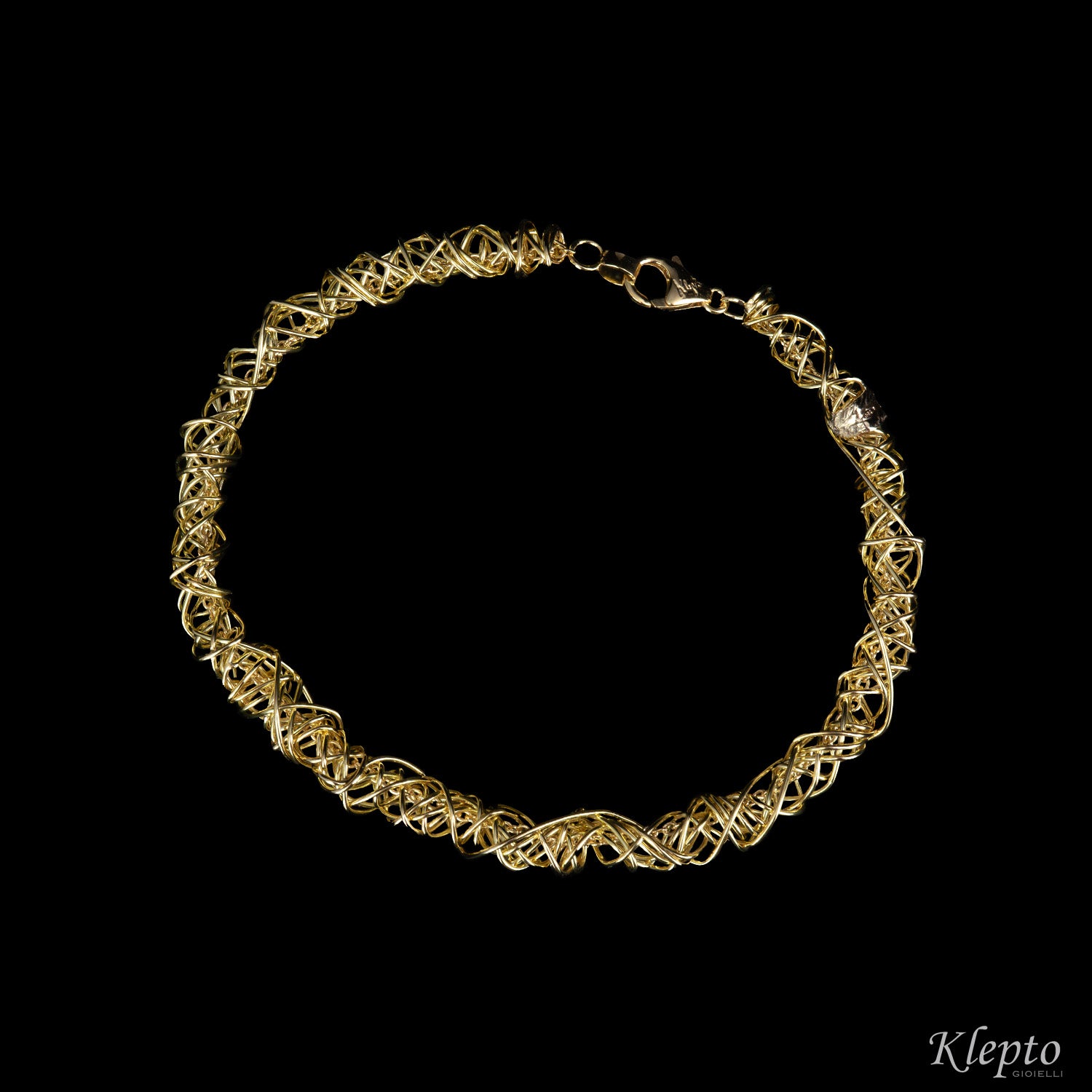 Yellow gold wire bracelet
