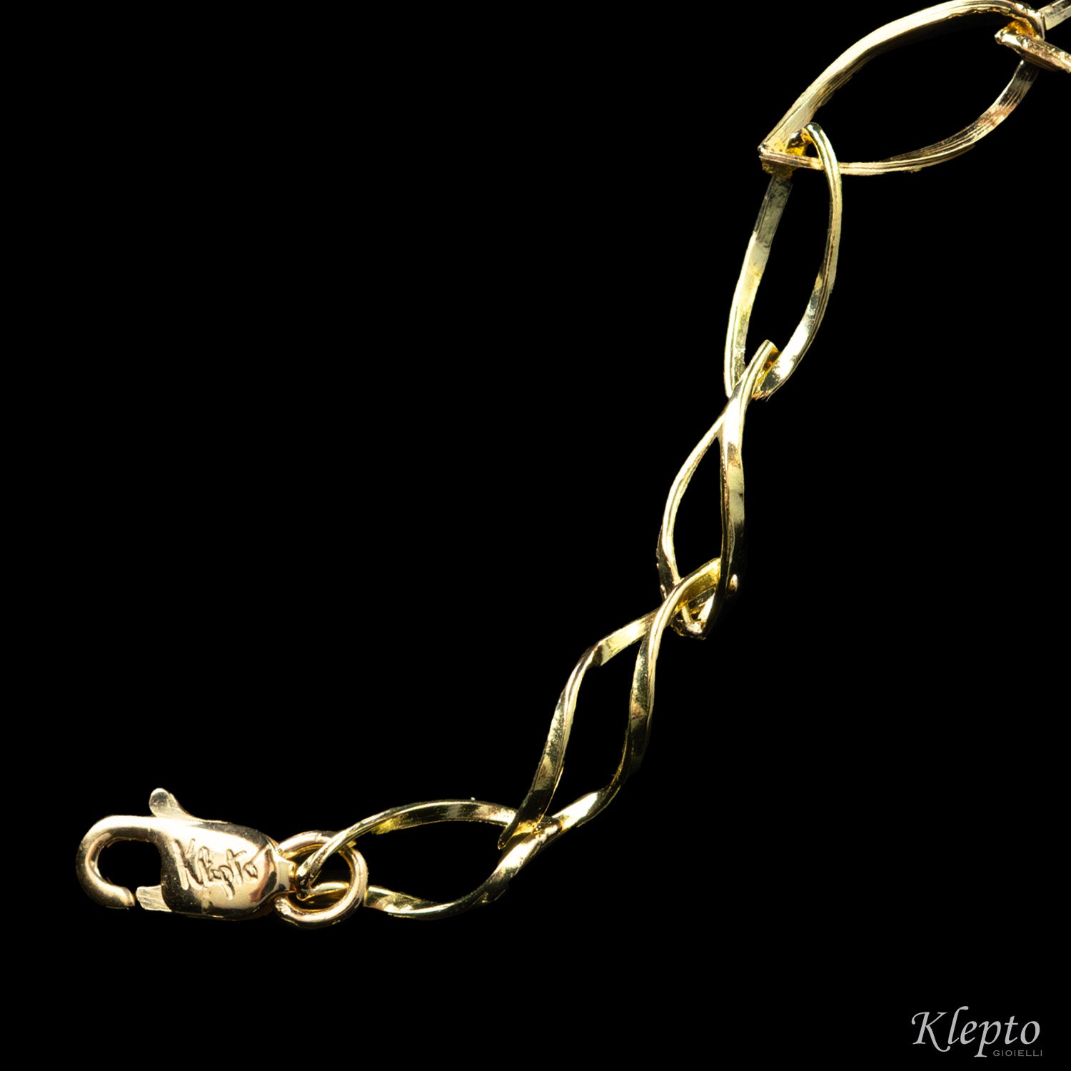 Yellow gold bracelet with oval links