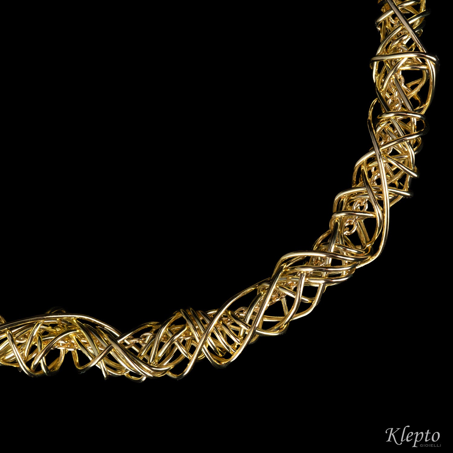 Yellow gold wire bracelet