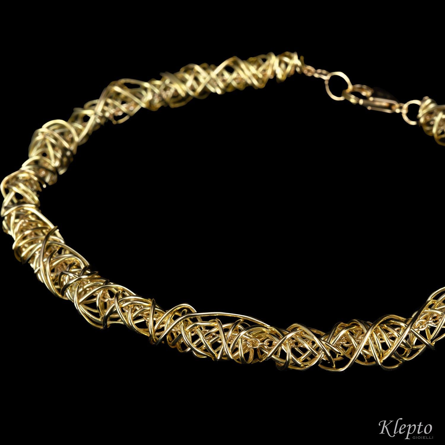 Yellow gold wire bracelet