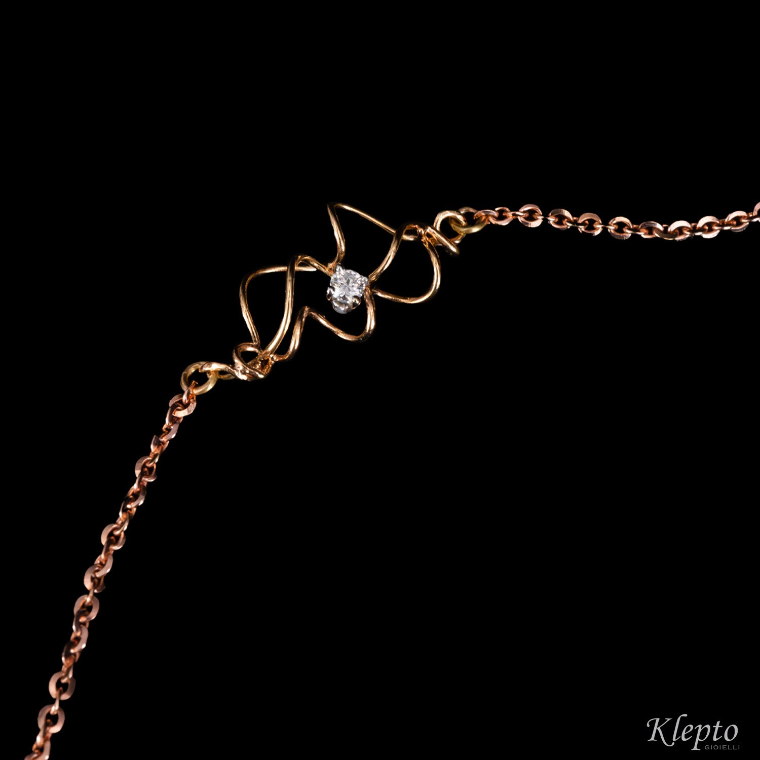 Rose gold bracelet with diamond and knot