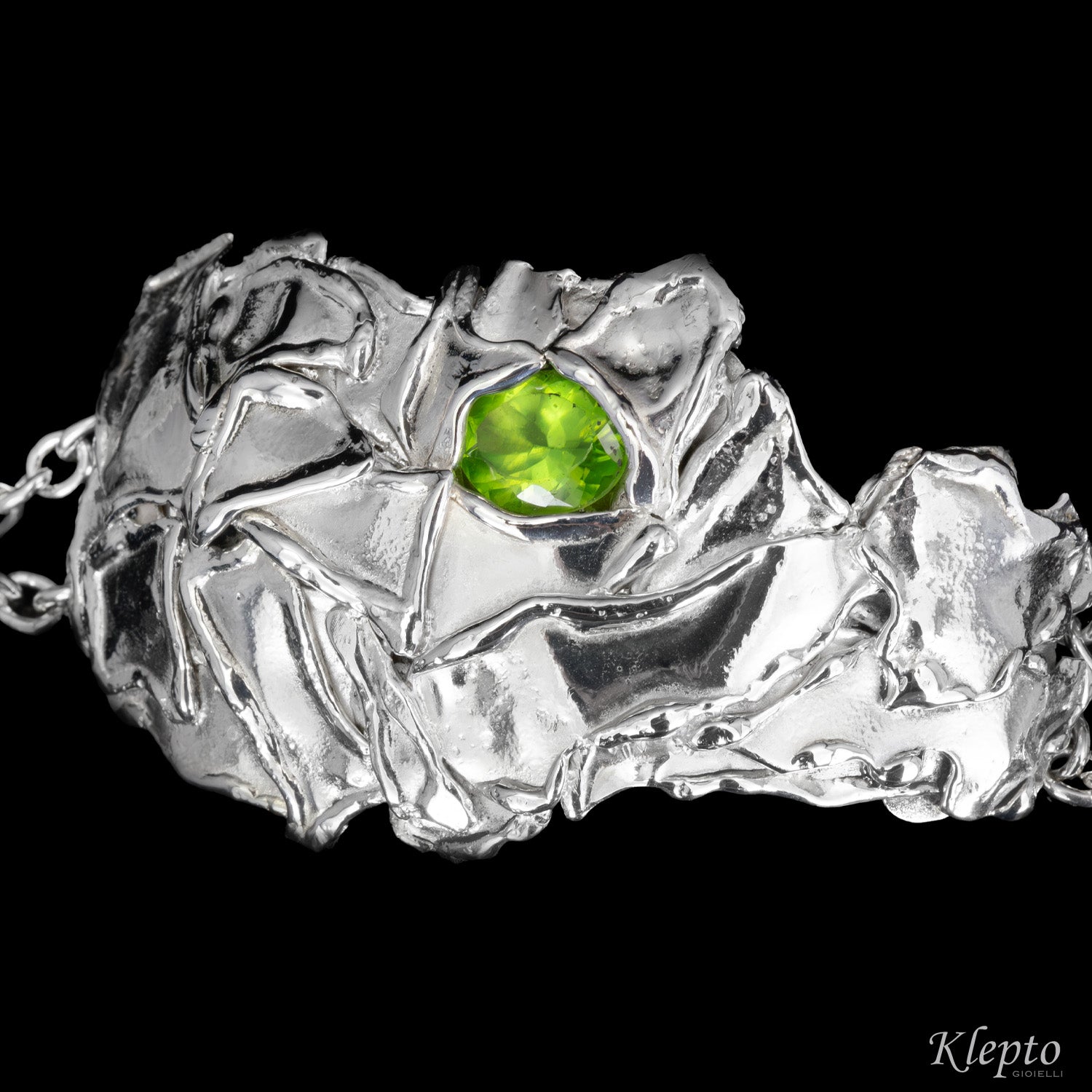 Bracelet in flame-fused Silnova® Silver with Peridot