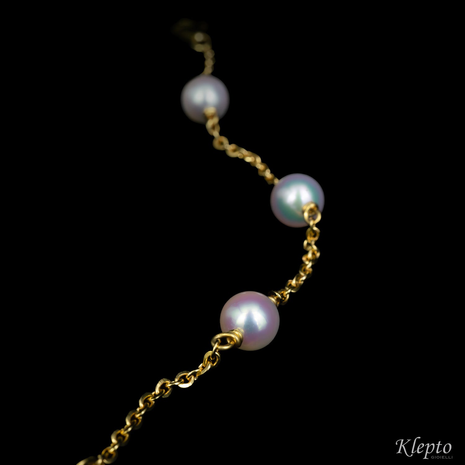 Yellow gold bracelet with Japanese pearls