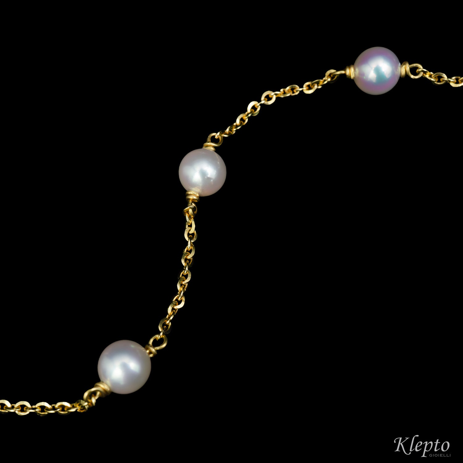 Yellow gold bracelet with Japanese pearls