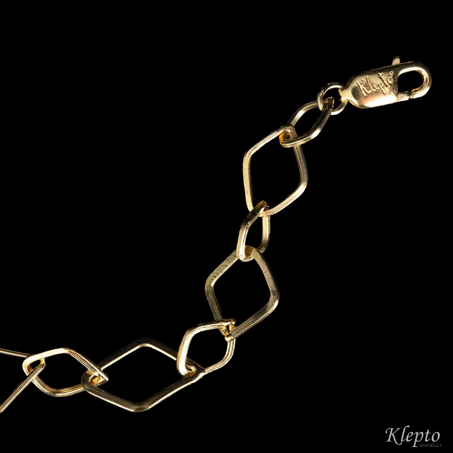 Yellow gold bracelet with rhomboid links