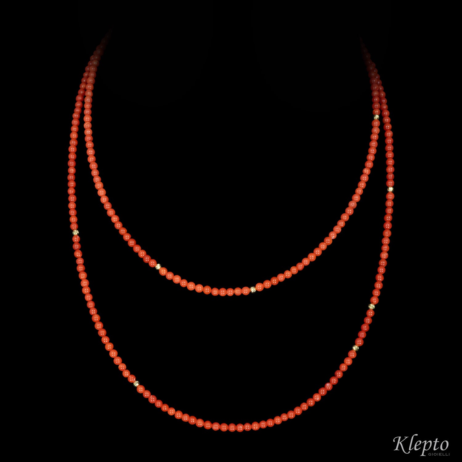 Long yellow gold necklace with coral