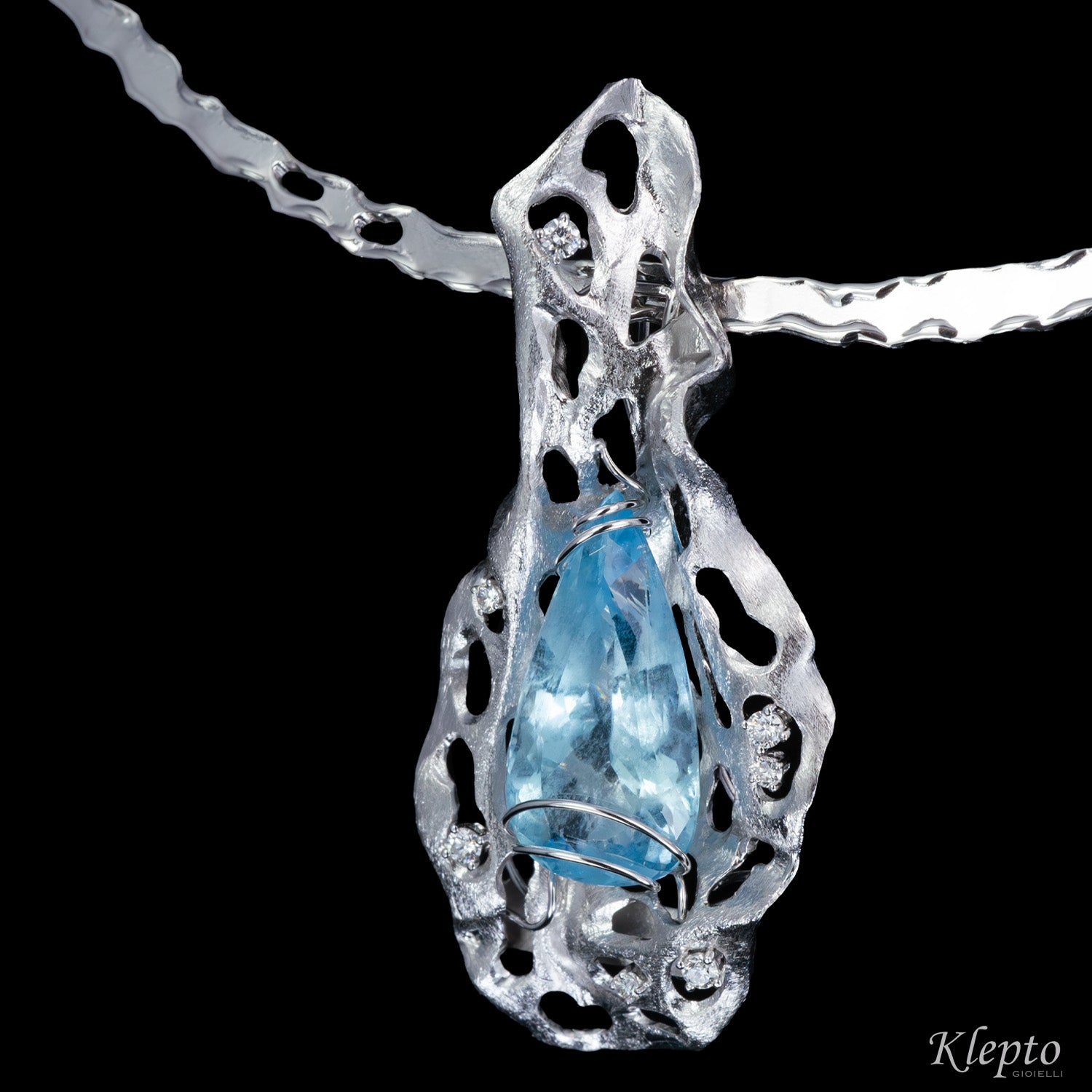 "Idrasil" white gold necklace with Aquamarine and Diamonds