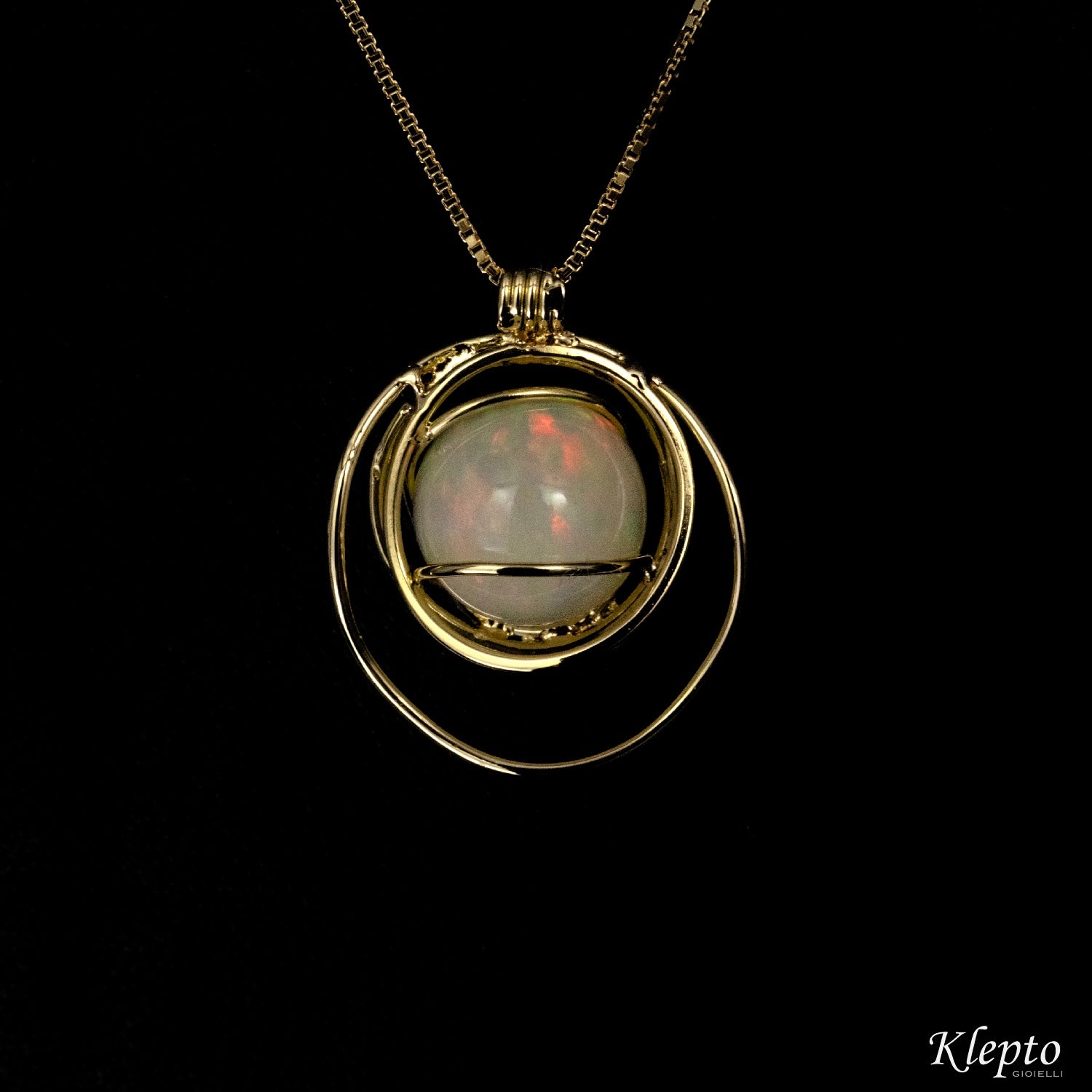 Nuovoletta yellow gold pendant with Opal