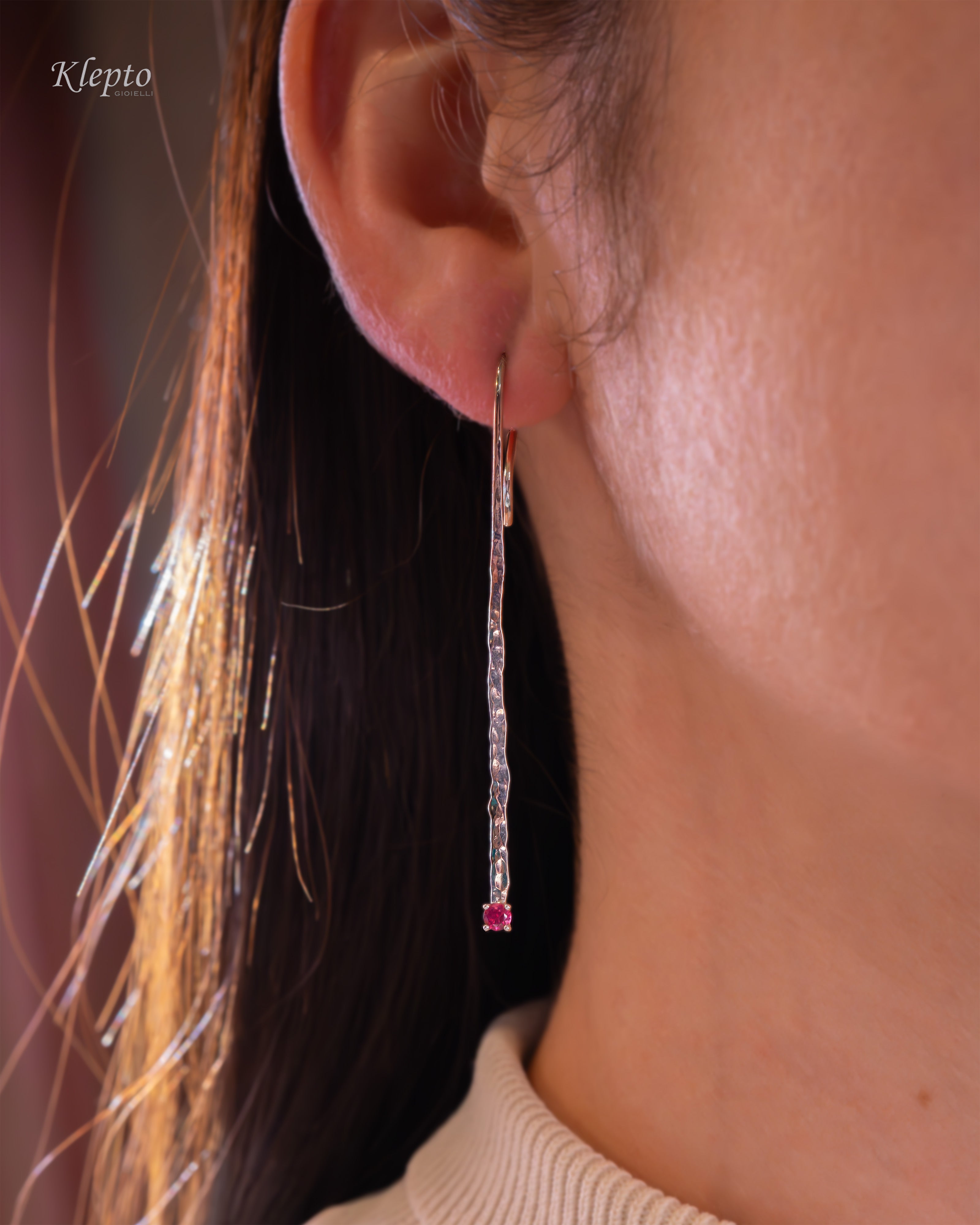 Hammered white gold earrings with Rhodolites