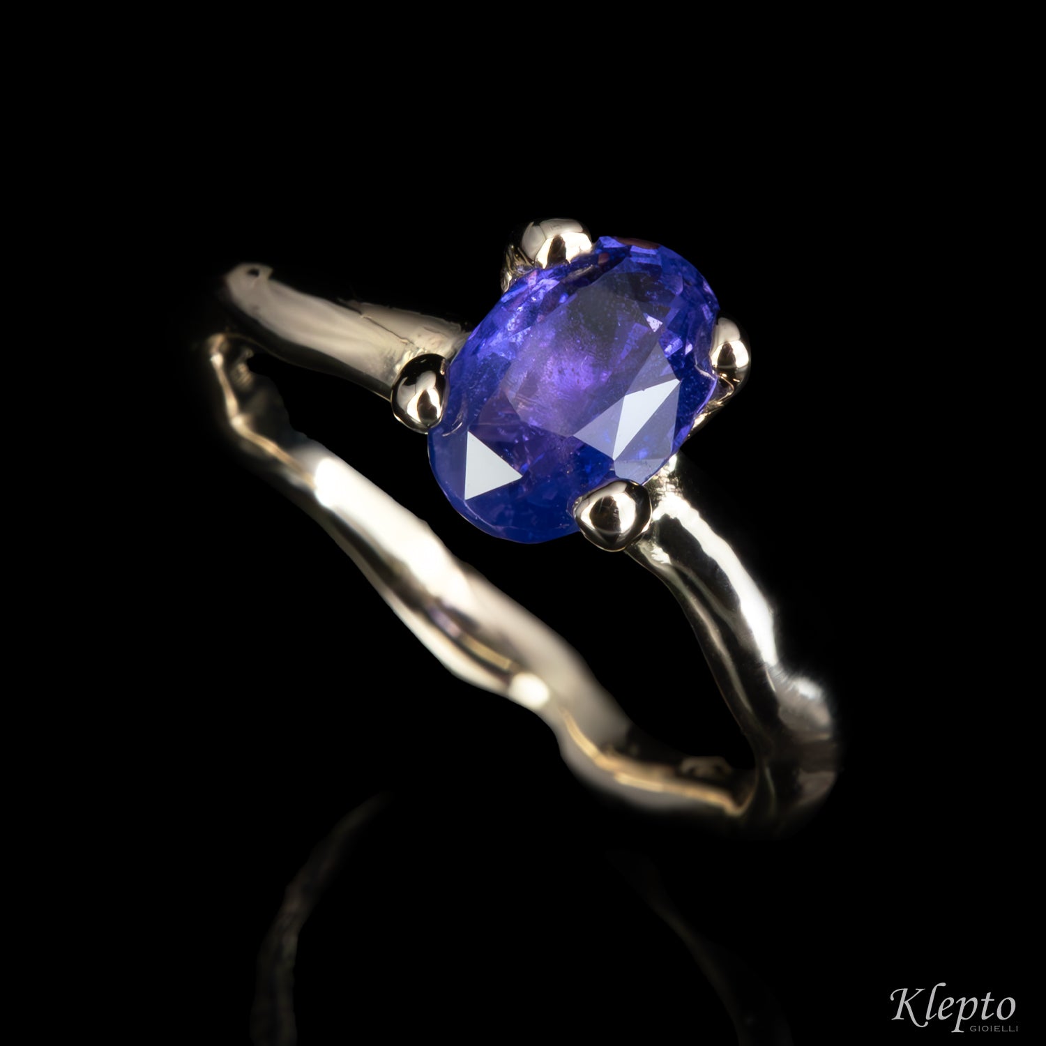 Natural white gold ring "Divenire" with blue sapphire